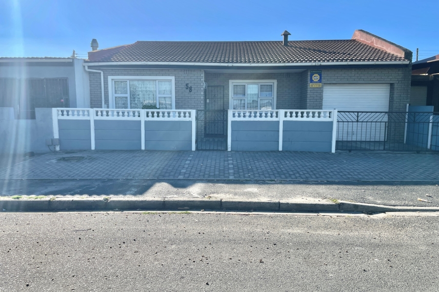 3 Bedroom Property for Sale in Silvertown Western Cape